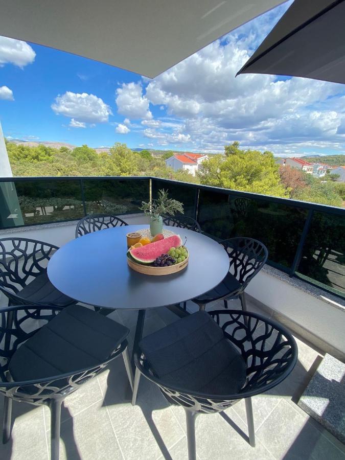 Apartment Agnes With 63 M2 Rooftop Terrace, Grill And Pool Okrug Gornji Exterior photo